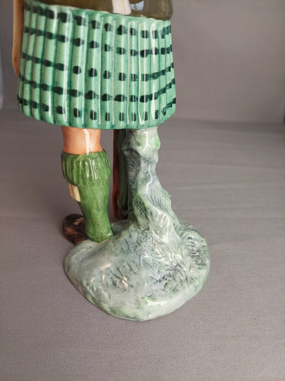 Royal Doulton The Laird HN2361 Figurine 8" Scottish Highlander Kilt Excellent