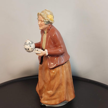 Royal Doulton Teatime Figurine 7 1/4 in HN 2255 Ex. Cond.