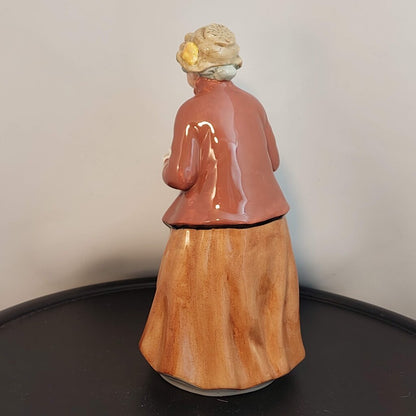 Royal Doulton Teatime Figurine 7 1/4 in HN 2255 Ex. Cond.