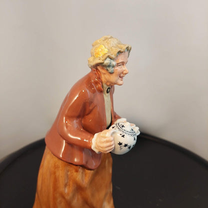 Royal Doulton Teatime Figurine 7 1/4 in HN 2255 Ex. Cond.