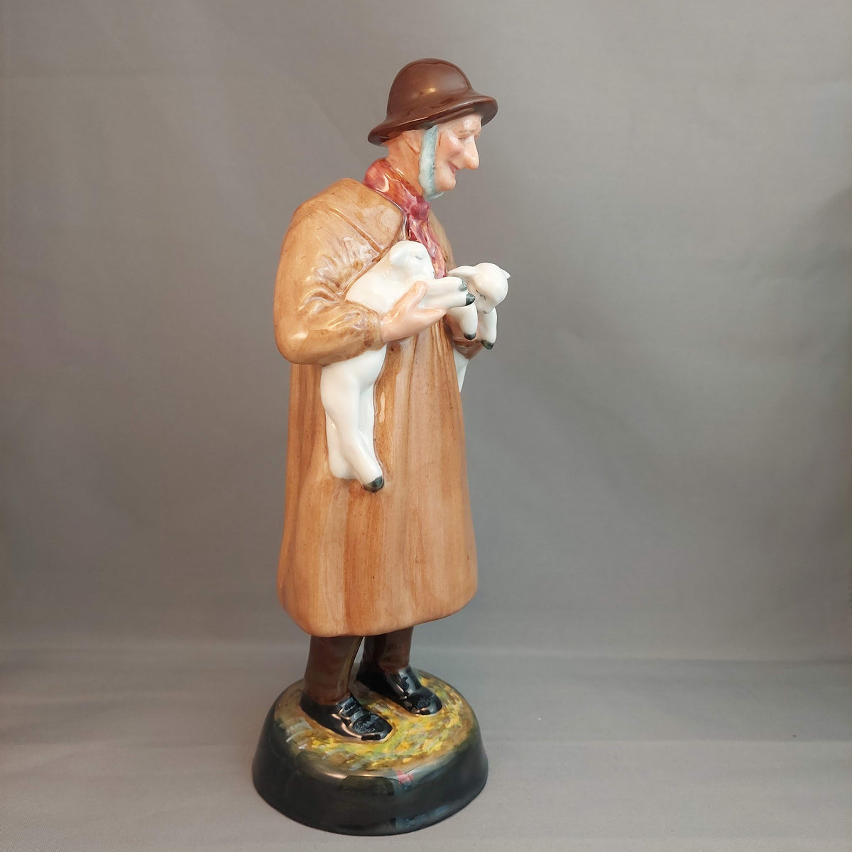 Royal Doulton "Lambing Time" HN 1890 8.5 inches Ex. Cond.