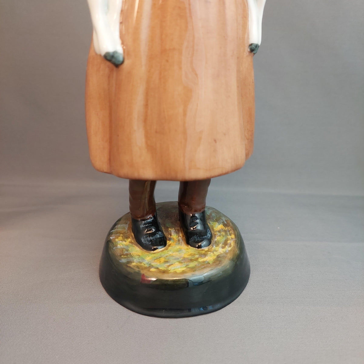 Royal Doulton "Lambing Time" HN 1890 8.5 inches Ex. Cond.