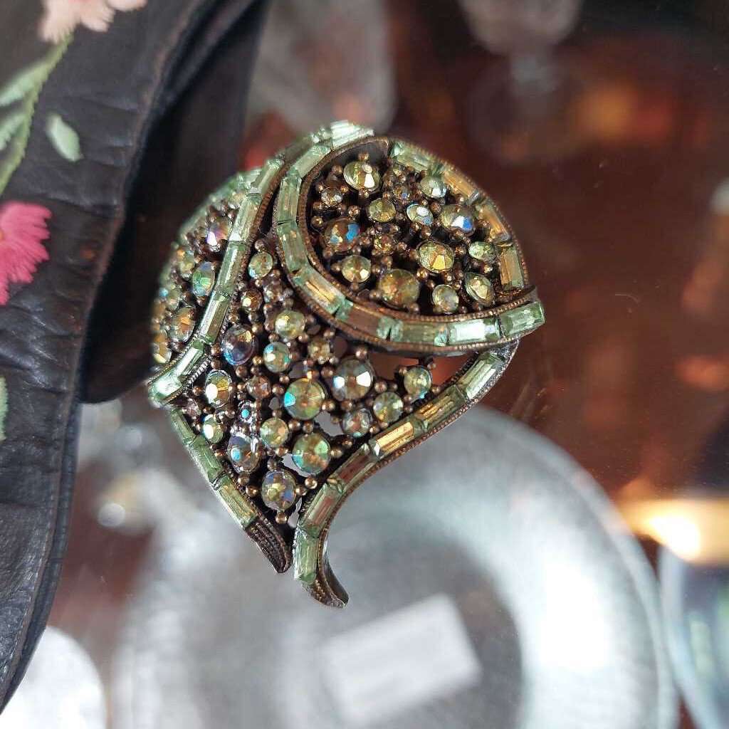 Signed Vintage HD MERRITT Heart Shaped Rhinestone Brooch - The URBANARY Home and Garden