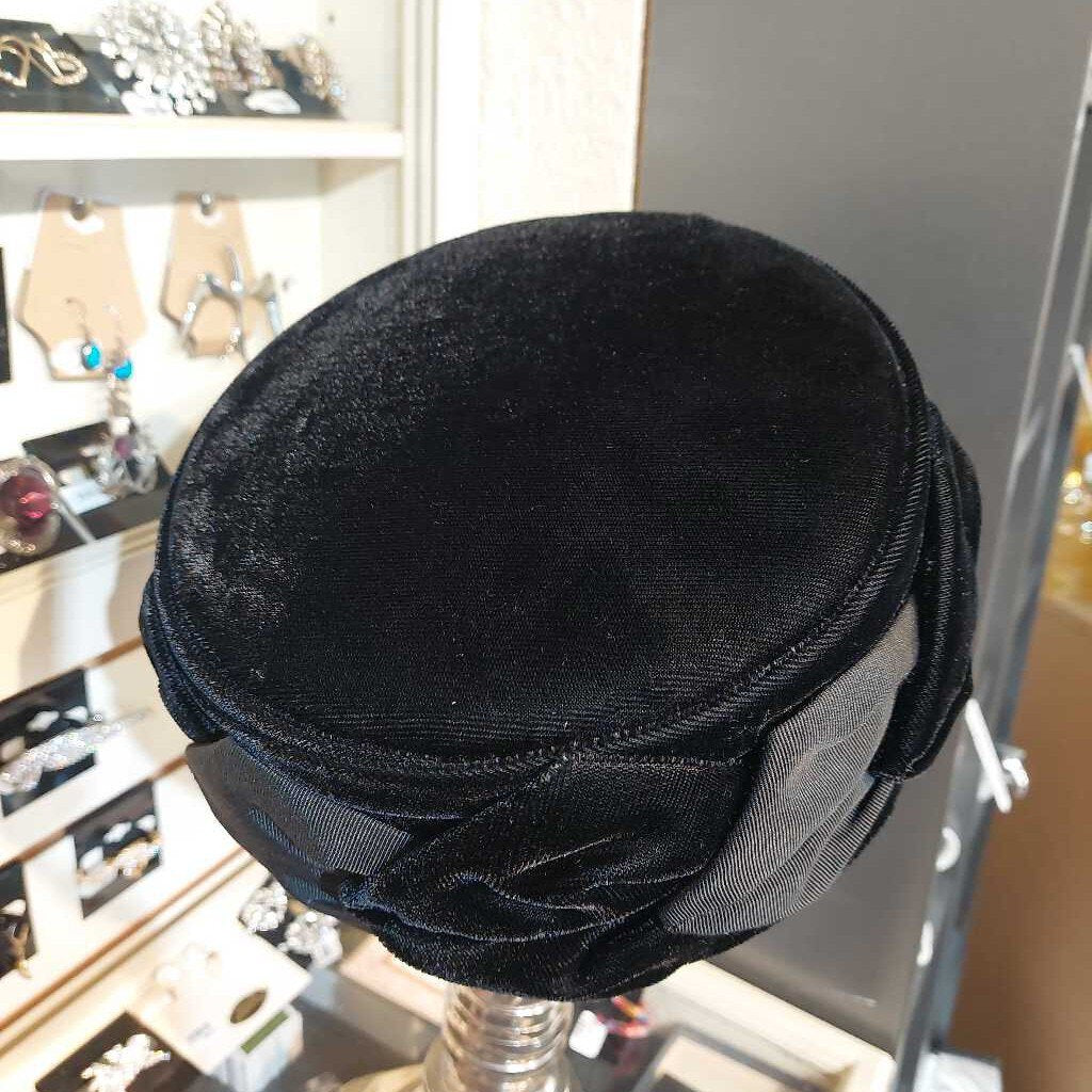 1960s Jackie O Style VELVET PILLBOX Hat 6 3/4 Inches