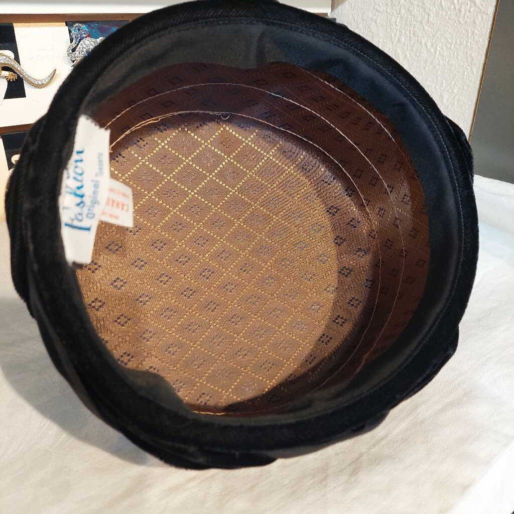 1960s Jackie O Style VELVET PILLBOX Hat 6 3/4 Inches - The URBANARY Home and Garden