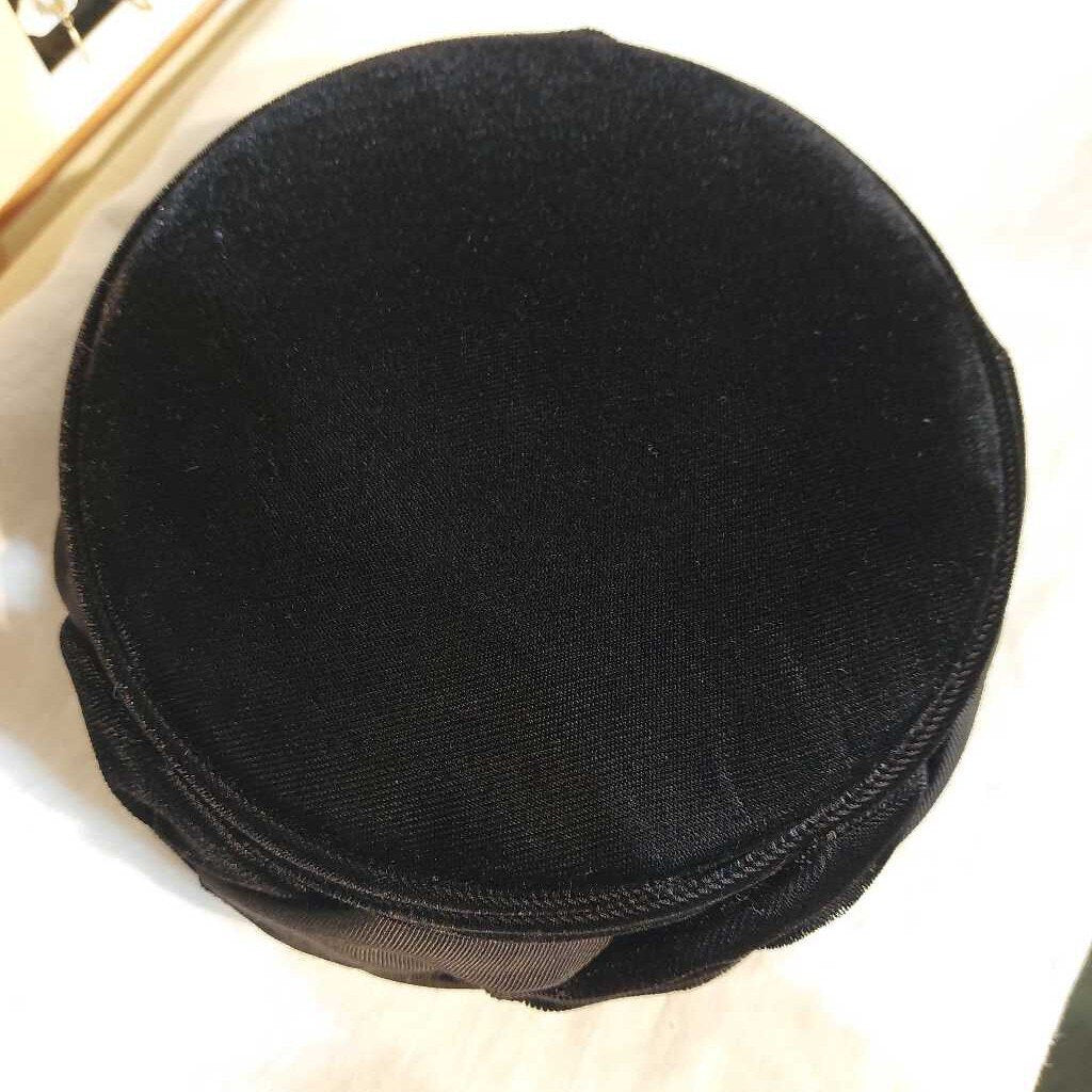 1960s Jackie O Style VELVET PILLBOX Hat 6 3/4 Inches