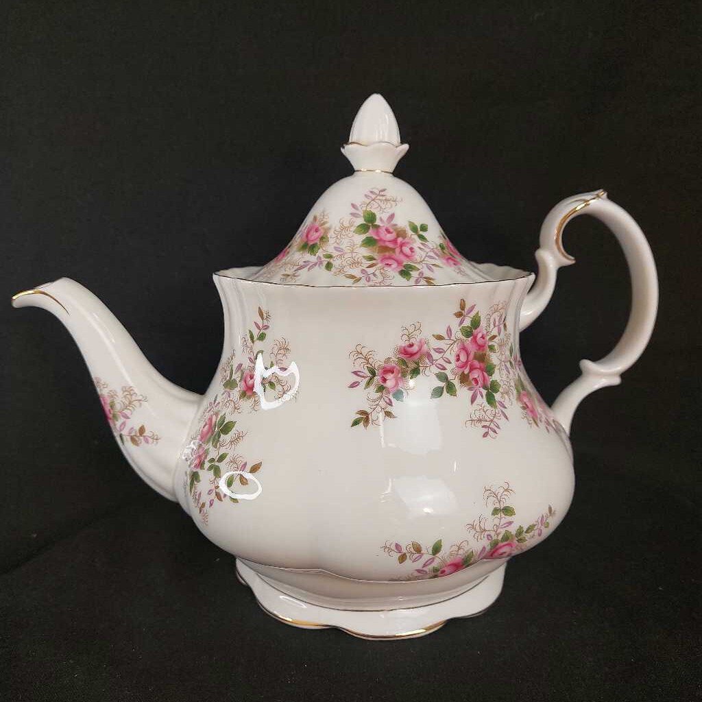 LAVENDER ROSE 5 Cup TEAPOT Montrose Shape by Royal Albert