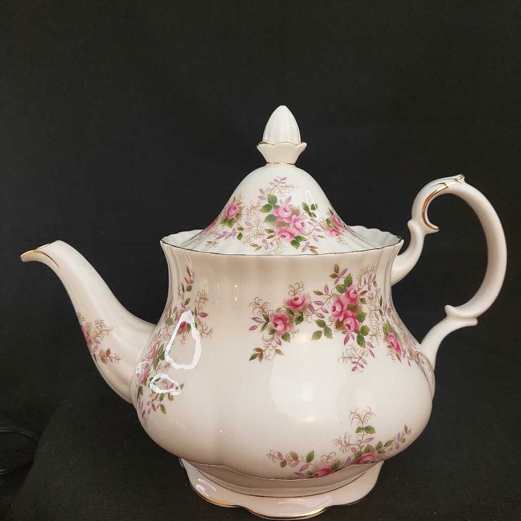 LAVENDER ROSE 5 Cup TEAPOT Montrose Shape by Royal Albert