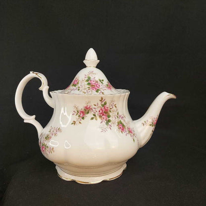 LAVENDER ROSE 5 Cup TEAPOT Montrose Shape by Royal Albert