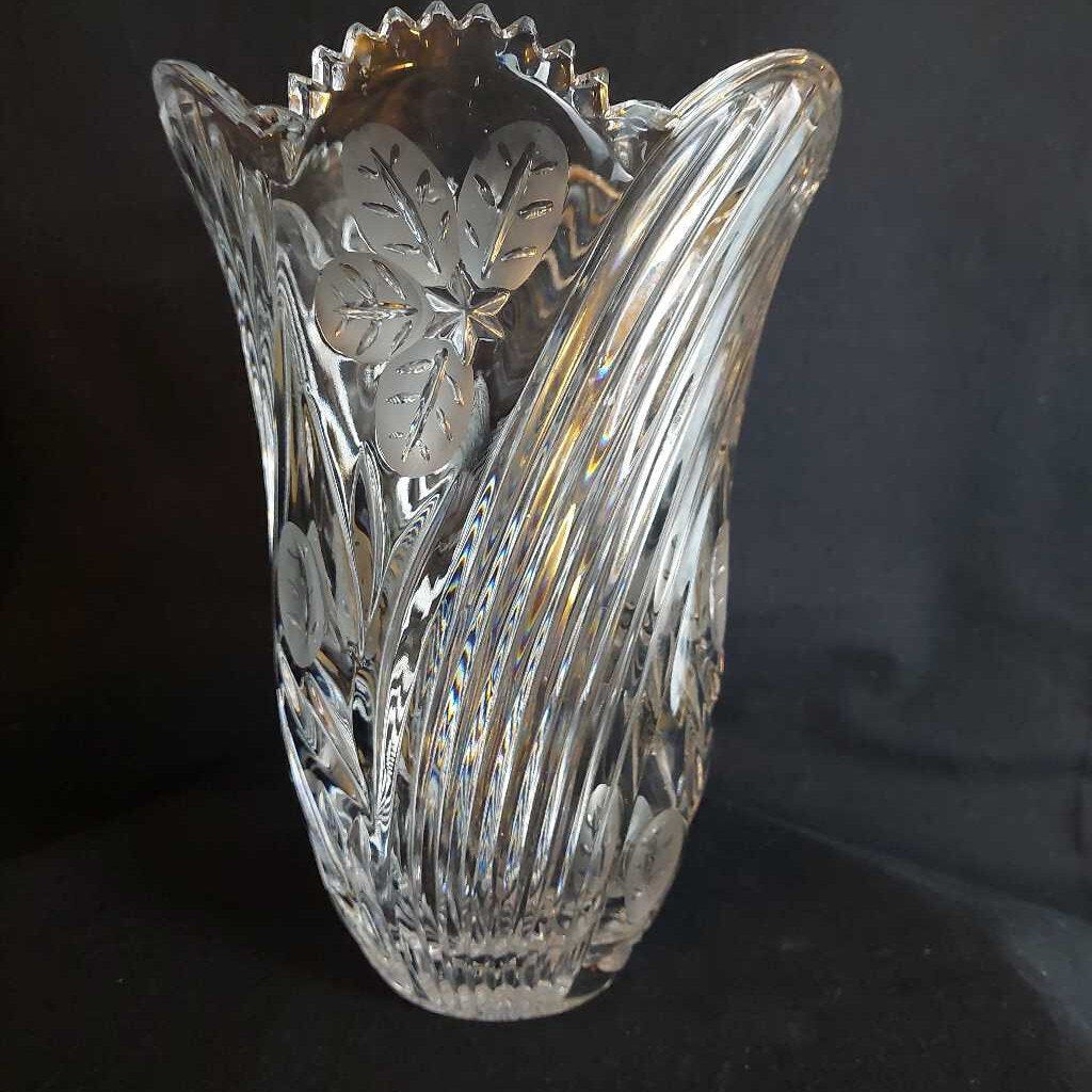 9 3/4 inch Tall POLINA POLAND Heavy Crystal Vase