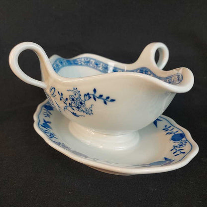 BLUE ONION One Piece GRAVY BOAT and UNDERPLATE Hutschenreuther Selb