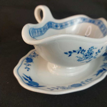 BLUE ONION One Piece GRAVY BOAT and UNDERPLATE Hutschenreuther Selb