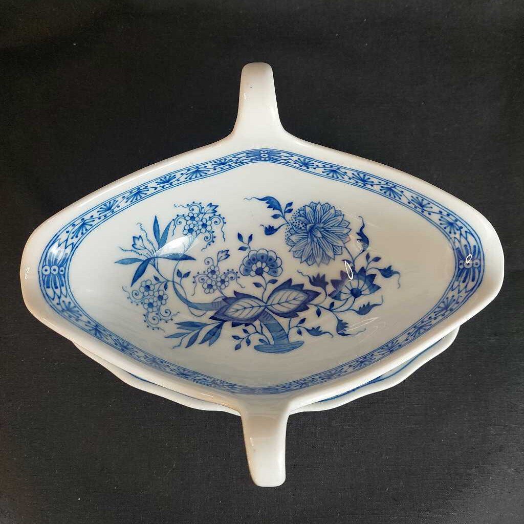 BLUE ONION One Piece GRAVY BOAT and UNDERPLATE Hutschenreuther Selb