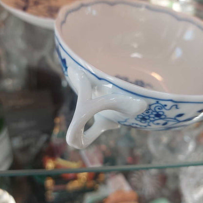 BLUE ONION 2 Pc Cream SOUP Bowl and Coupe SAUCER Hutschenreuther Selb - The URBANARY Home and Garden