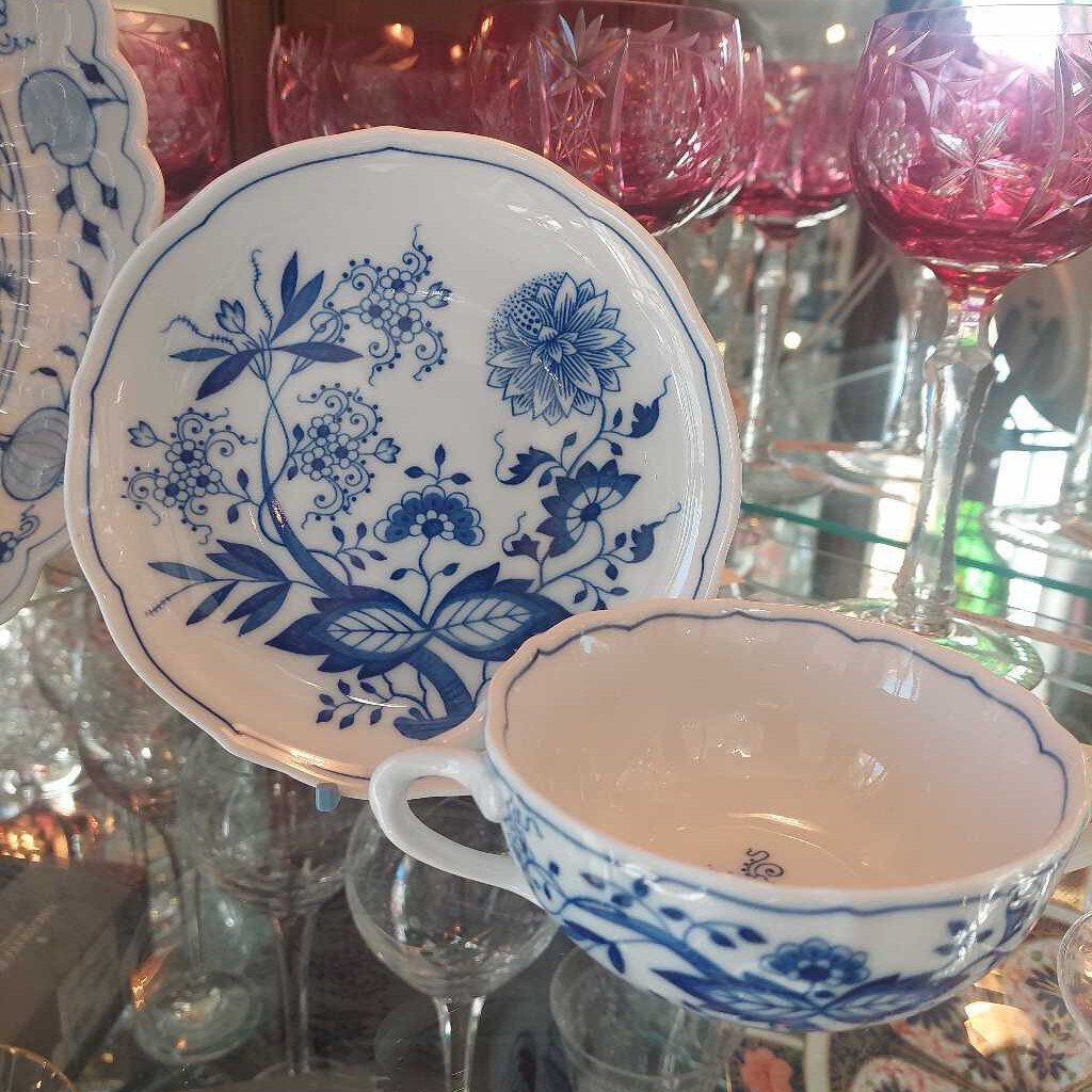 BLUE ONION 2 Pc Cream SOUP Bowl and Coupe SAUCER Hutschenreuther Selb - The URBANARY Home and Garden
