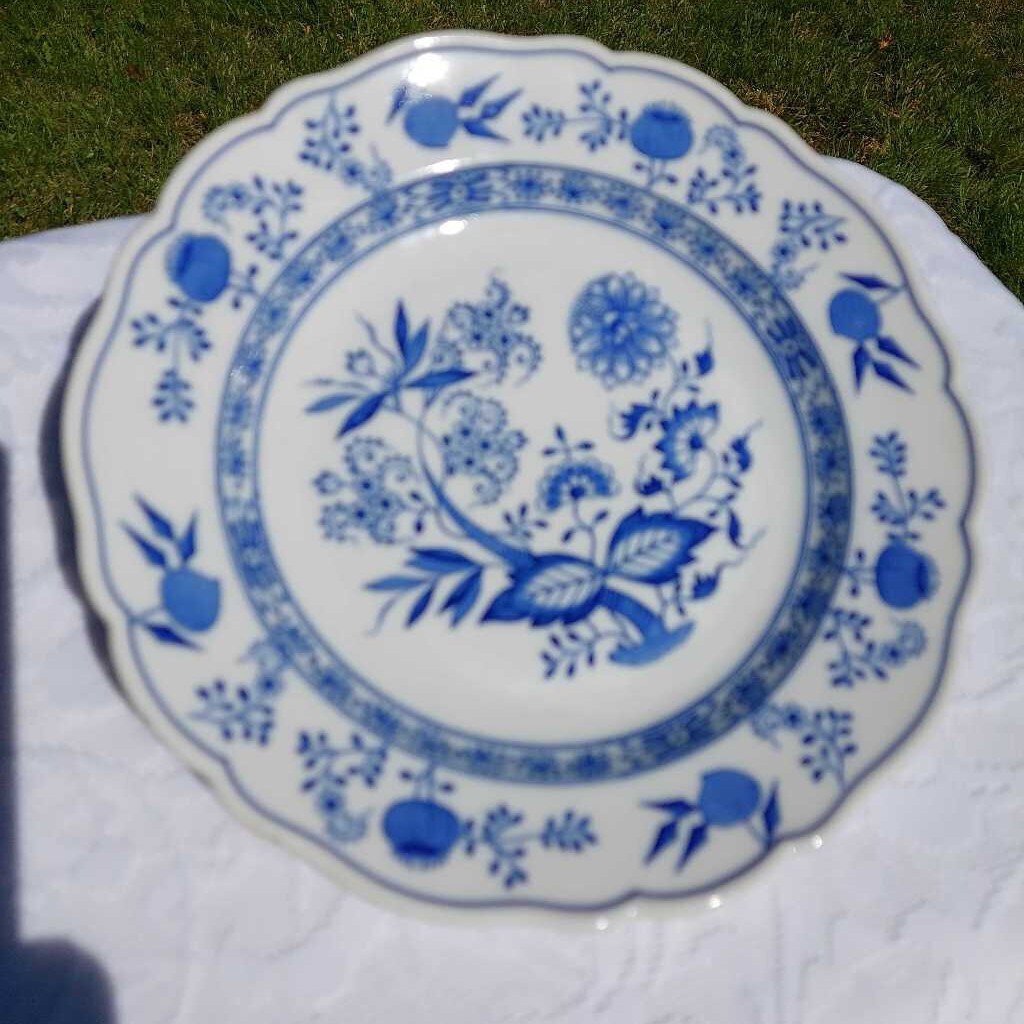 BLUE ONION 10 Inch Dinner Plate by Hutschenreuther Selb