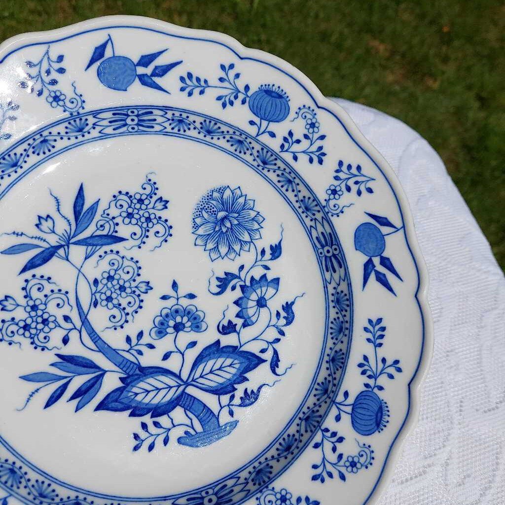 BLUE ONION 10 Inch Dinner Plate by Hutschenreuther Selb