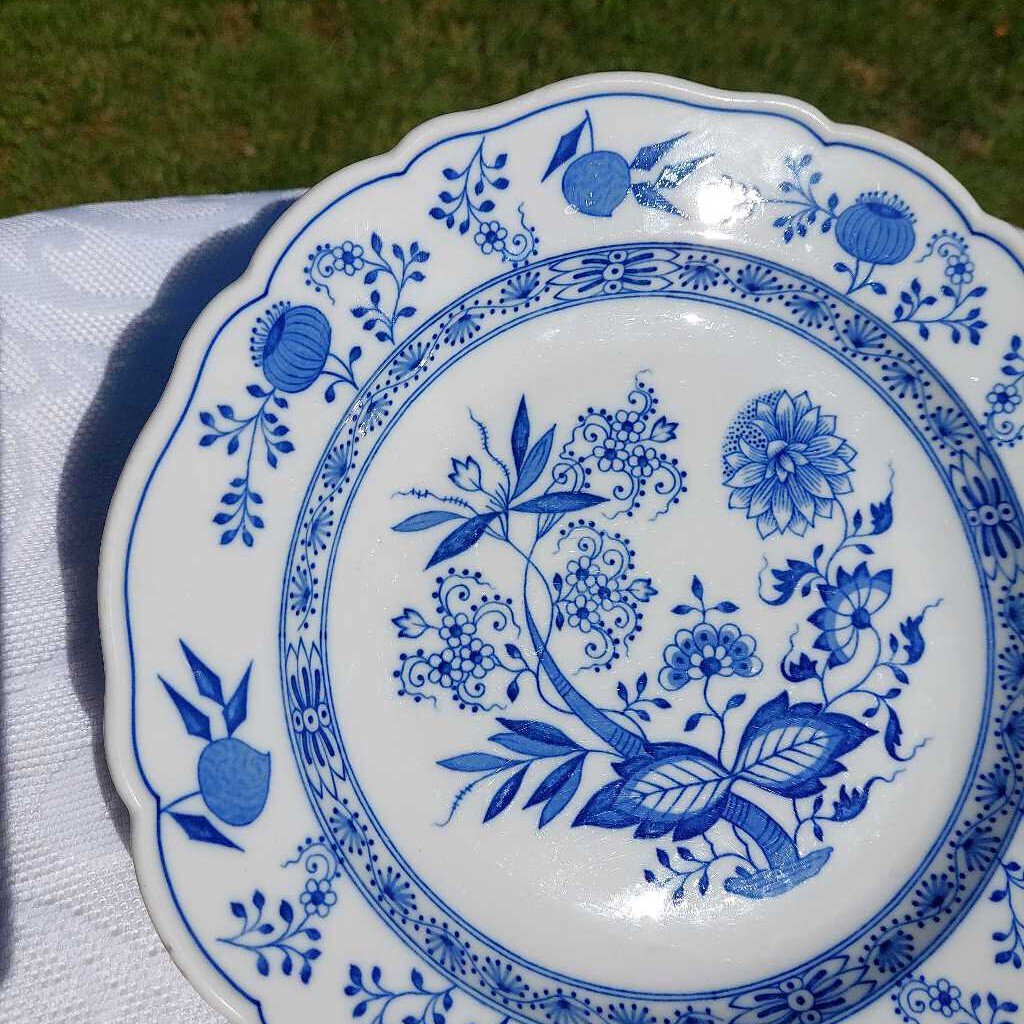 BLUE ONION 10 Inch Dinner Plate by Hutschenreuther Selb