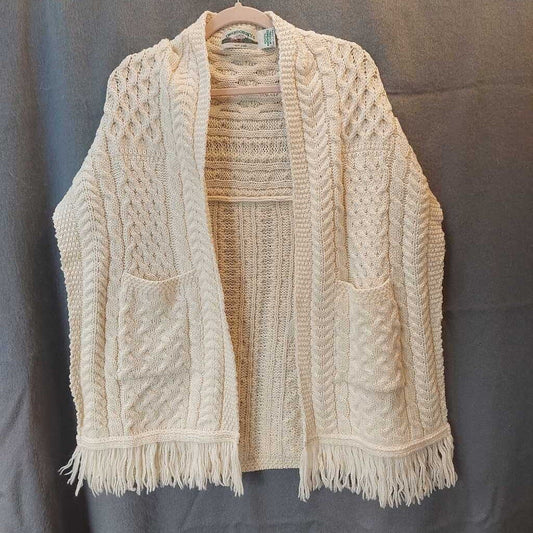 This is a 100% Merino Wool cable knit Shawl or Cape by Aran Crafts Ireland.

The cape is a two piece cable knit shawl and a back panel that makes it a versatile cape.

This Merino wool Cape is pre-owned, but never worn. The colour is Natural.
