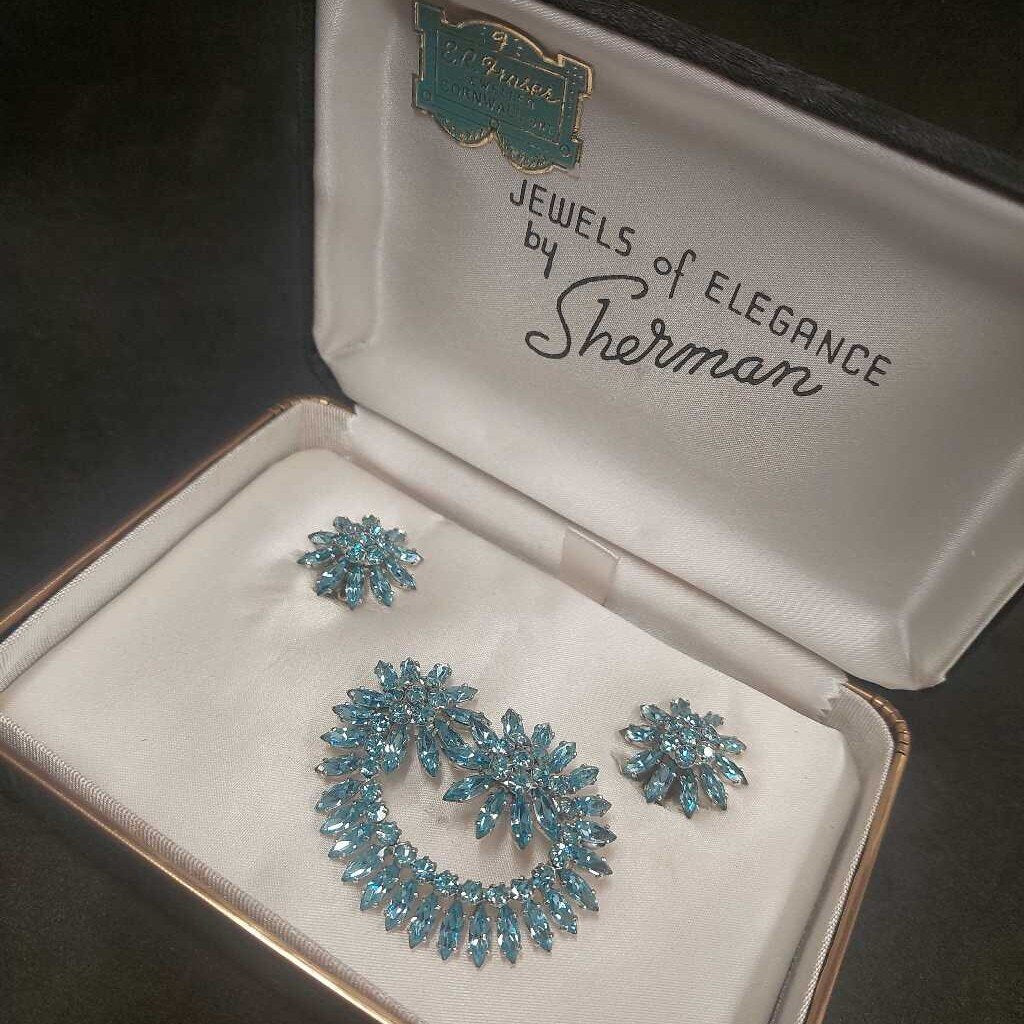 1950 Sherman Blue Caribbean Sea Brooch and Clip On Earring Set in Original Box - The URBANARY Home and Garden
