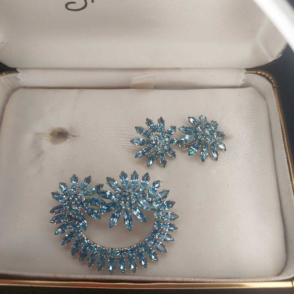 1950 Sherman Blue Caribbean Sea Brooch and Clip On Earring Set in Original Box - The URBANARY Home and Garden