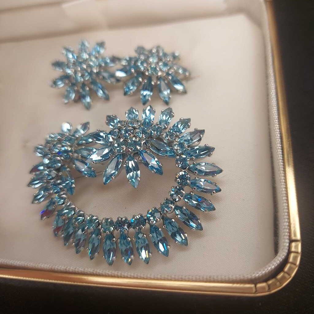 1950 Sherman Blue Caribbean Sea Brooch and Clip On Earring Set in Original Box - The URBANARY Home and Garden