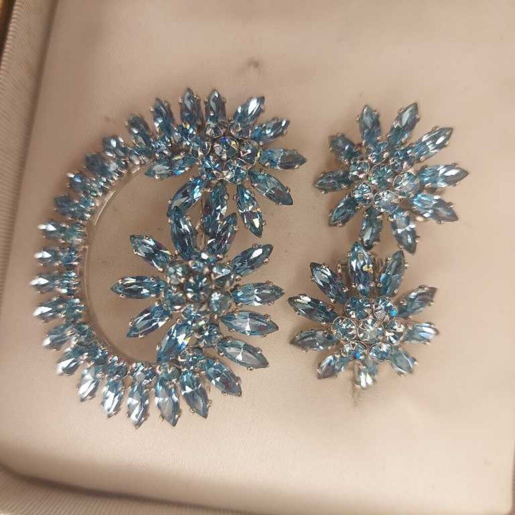1950 Sherman Blue Caribbean Sea Brooch and Clip On Earring Set in Original Box - The URBANARY Home and Garden